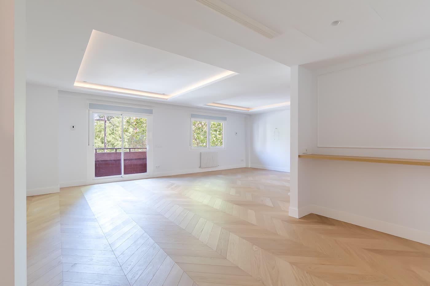 Piso con terraza y garaje en Martínez Campos 2